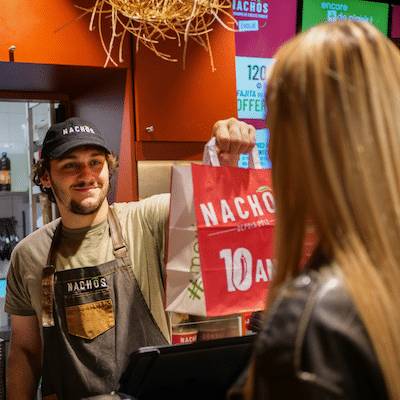 Retrait d'une commande à emportant chez Nachos