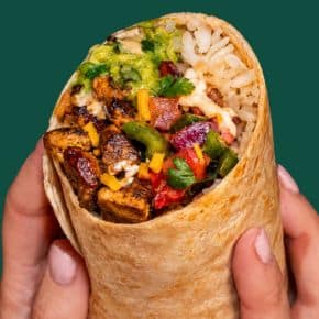Burrito préparé à la commande chez NACHOS Lyon Part-Dieu
